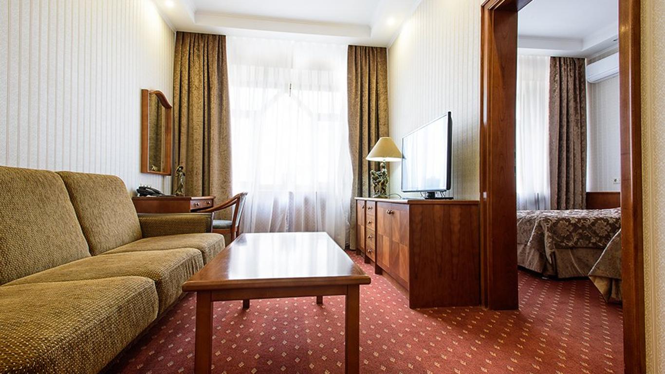 Business Hotel Neftyanik na Tolstogo