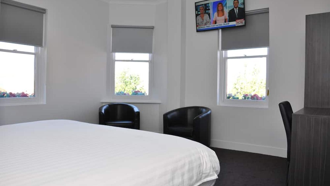 Queens Head Hotel