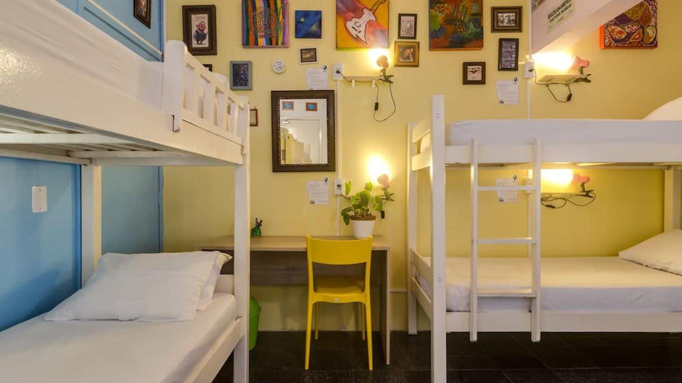 Piratas da Praia Hostel CoWorking