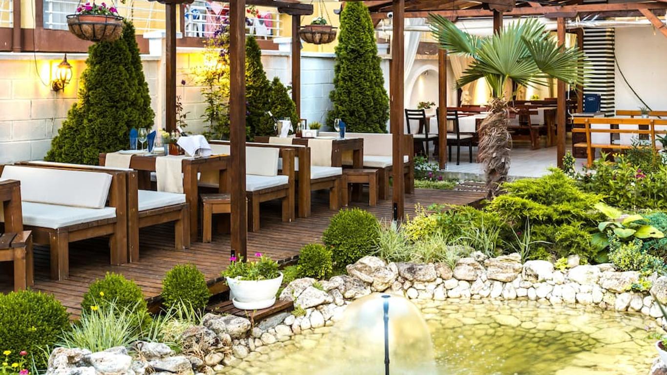 Hotel Yanis