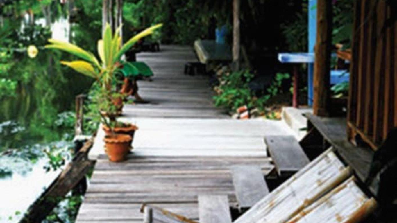 Baan Suanaomsuk
