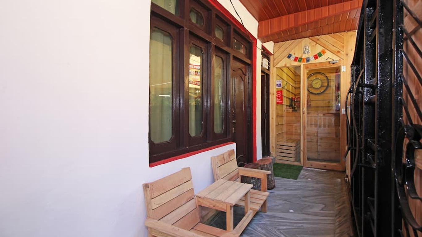 OYO 8793 Home Stay Near Mall Road
