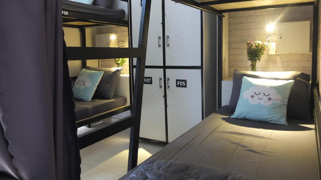 S Phuot Airport Hostel