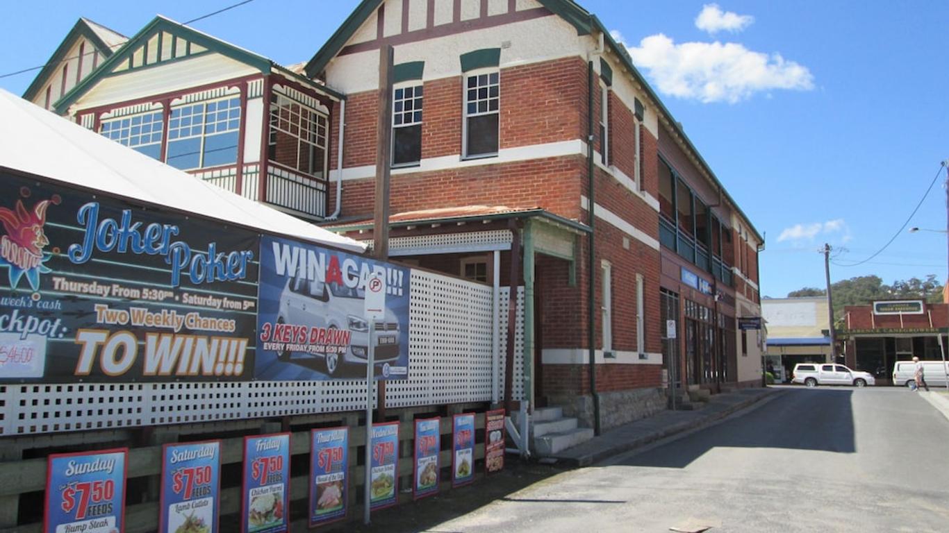 Maclean Hotel