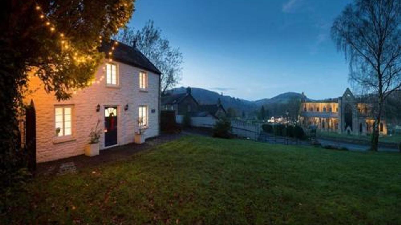 Tintern Abbey Hotel