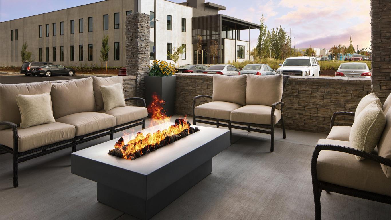 Holiday Inn Express & Suites - Portland Airport - Cascade Stn, An IHG Hotel