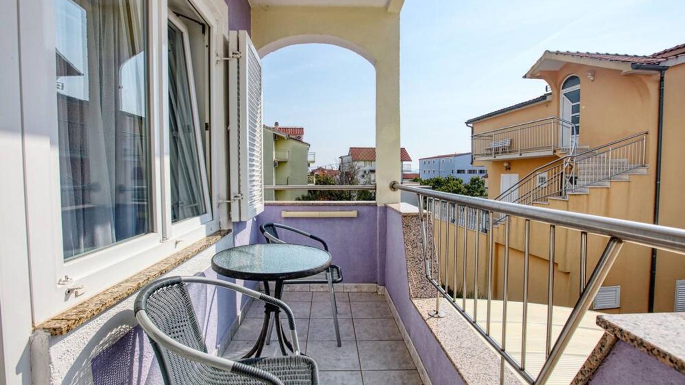 Apartments with a parking space Vodice - 6178