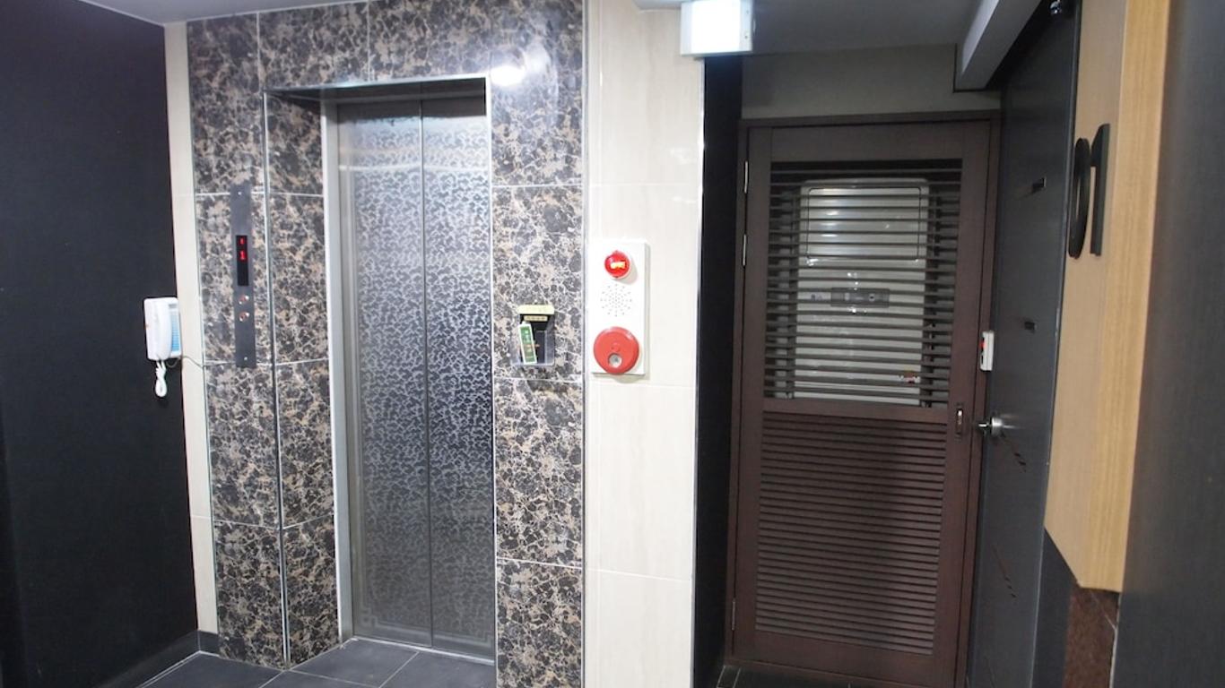 Hostel J Stay