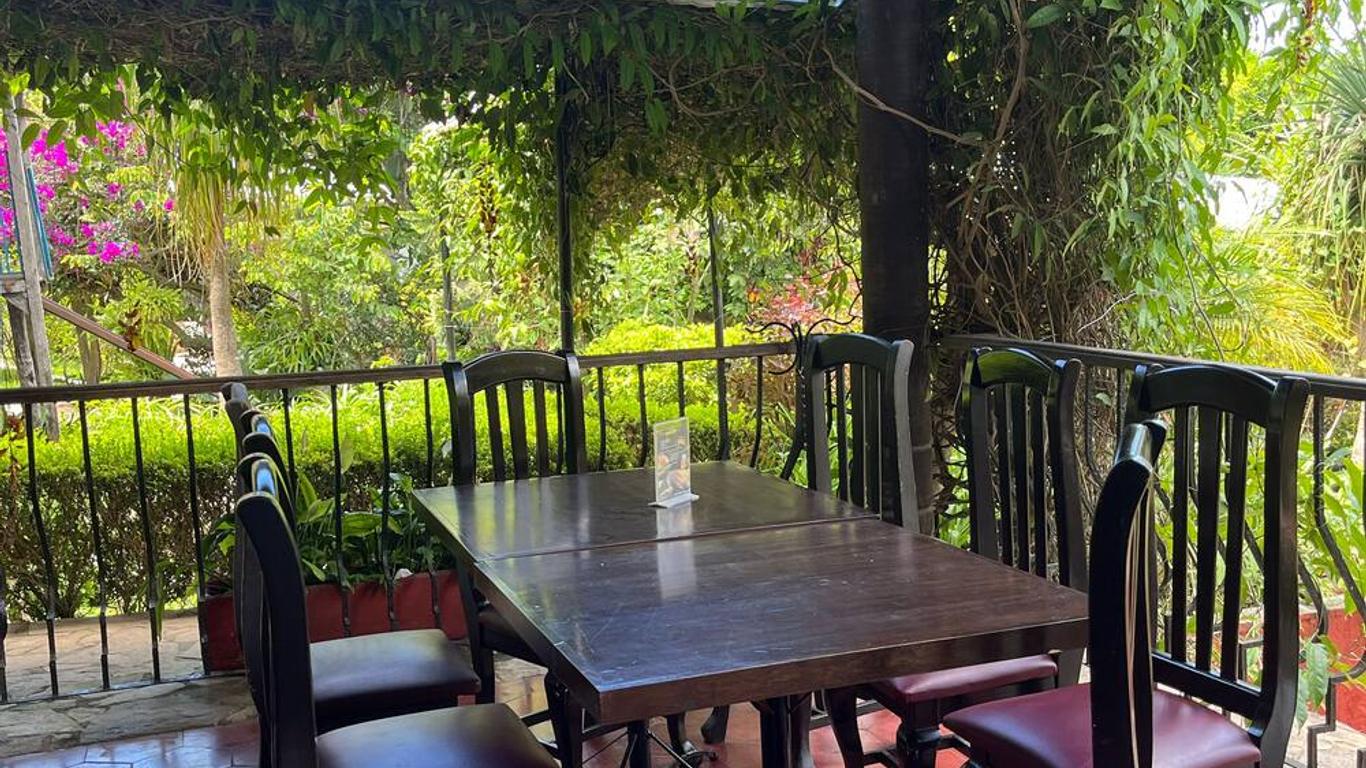Hotel Hacienda Villa Victoria