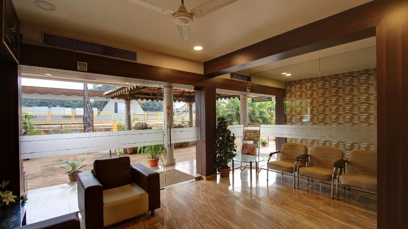OYO 22528 Hotel Travel Inn