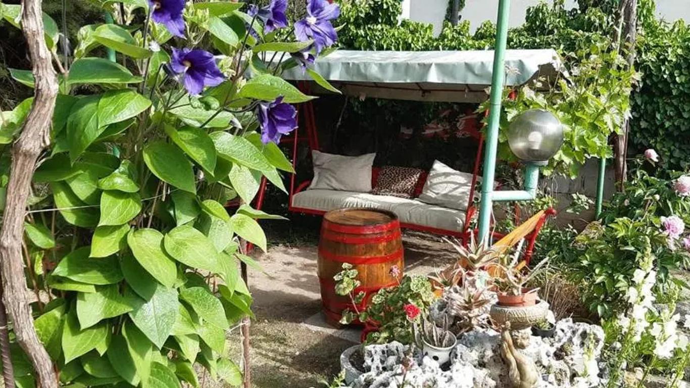 Family Hotel California - Varna