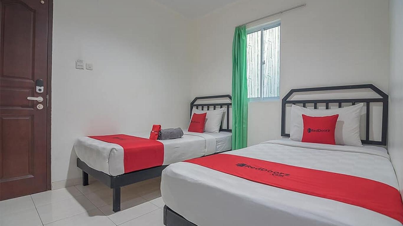 RedDoorz near Nagoya Citywalk Batam 2