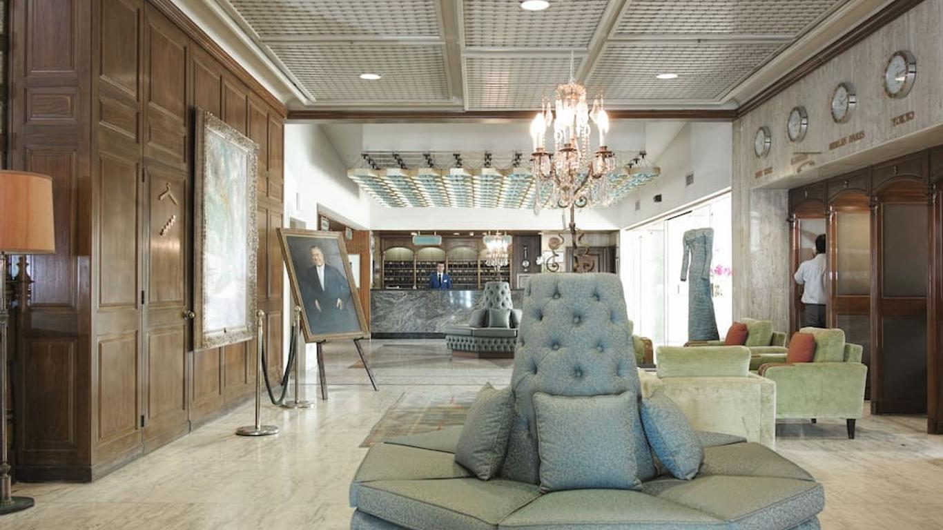 Hotel Al Bustan