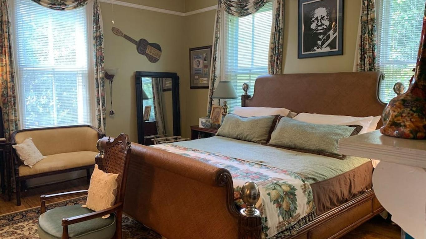 Inn Upon Moon River Plantation