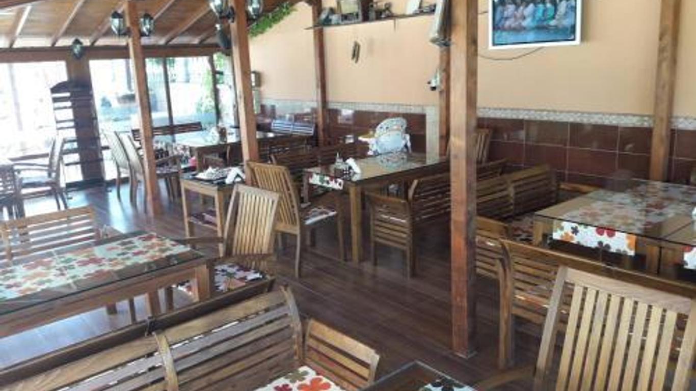 Hotel Black Sea - Breakfast, Pool & Free Parking
