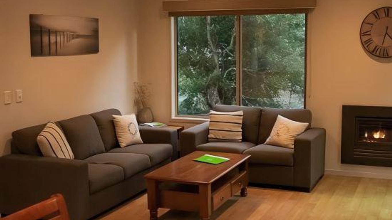Waterfront Retreat At Wattle Point