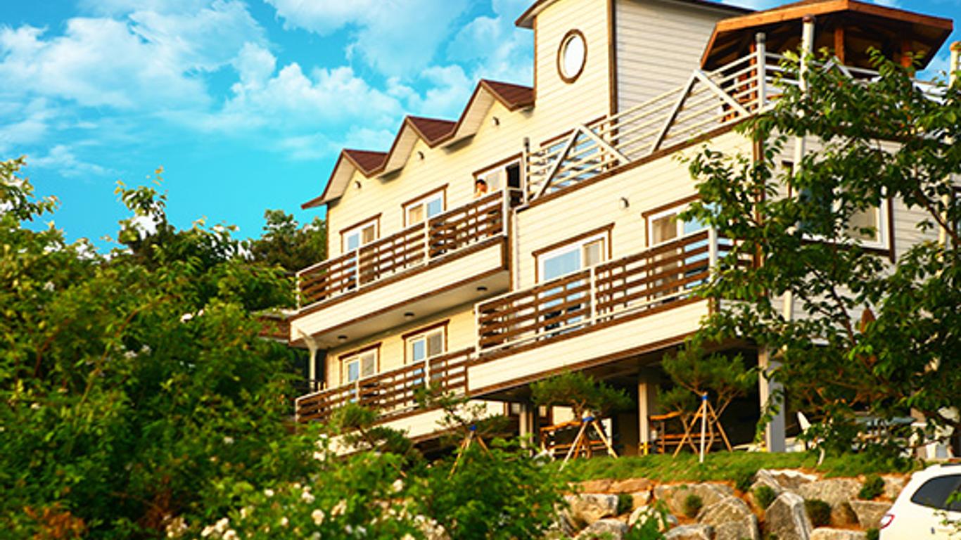 Daebudo Blue Sunset Pension