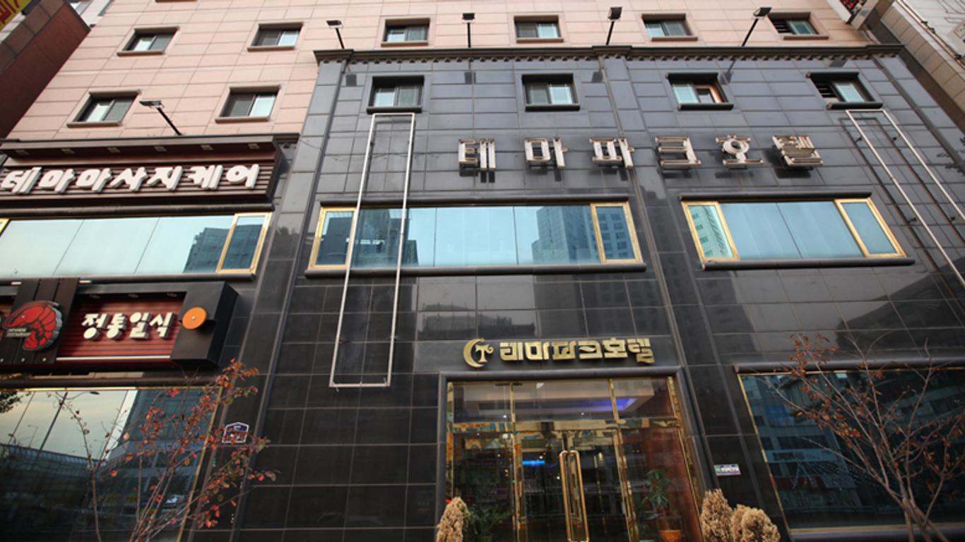 Themepark Tourist Hotel