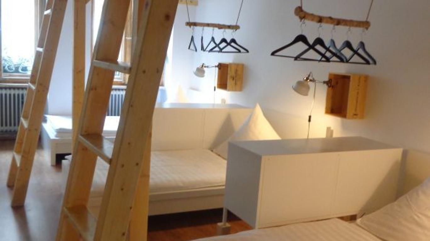 Minimal Hostel No 41