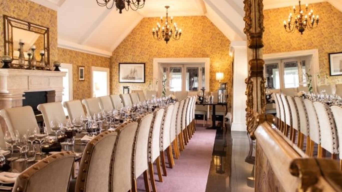 Red Cliff Lodge