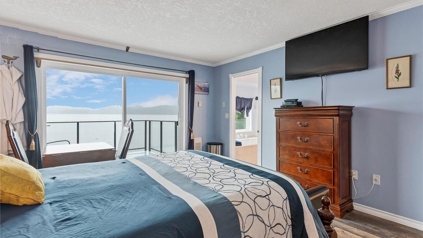 The Oceanfront Inn on Stephens Bay