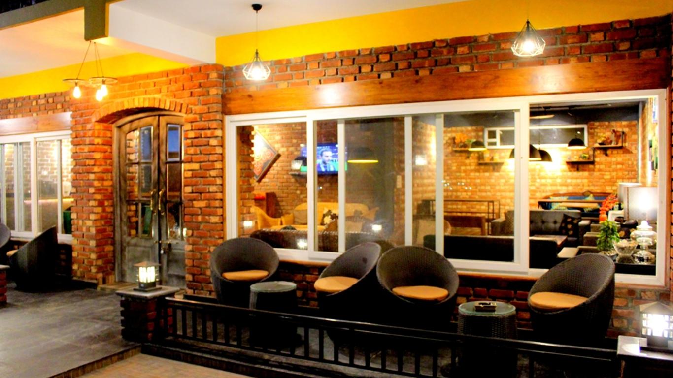 Nirvana Lodge & Lounge
