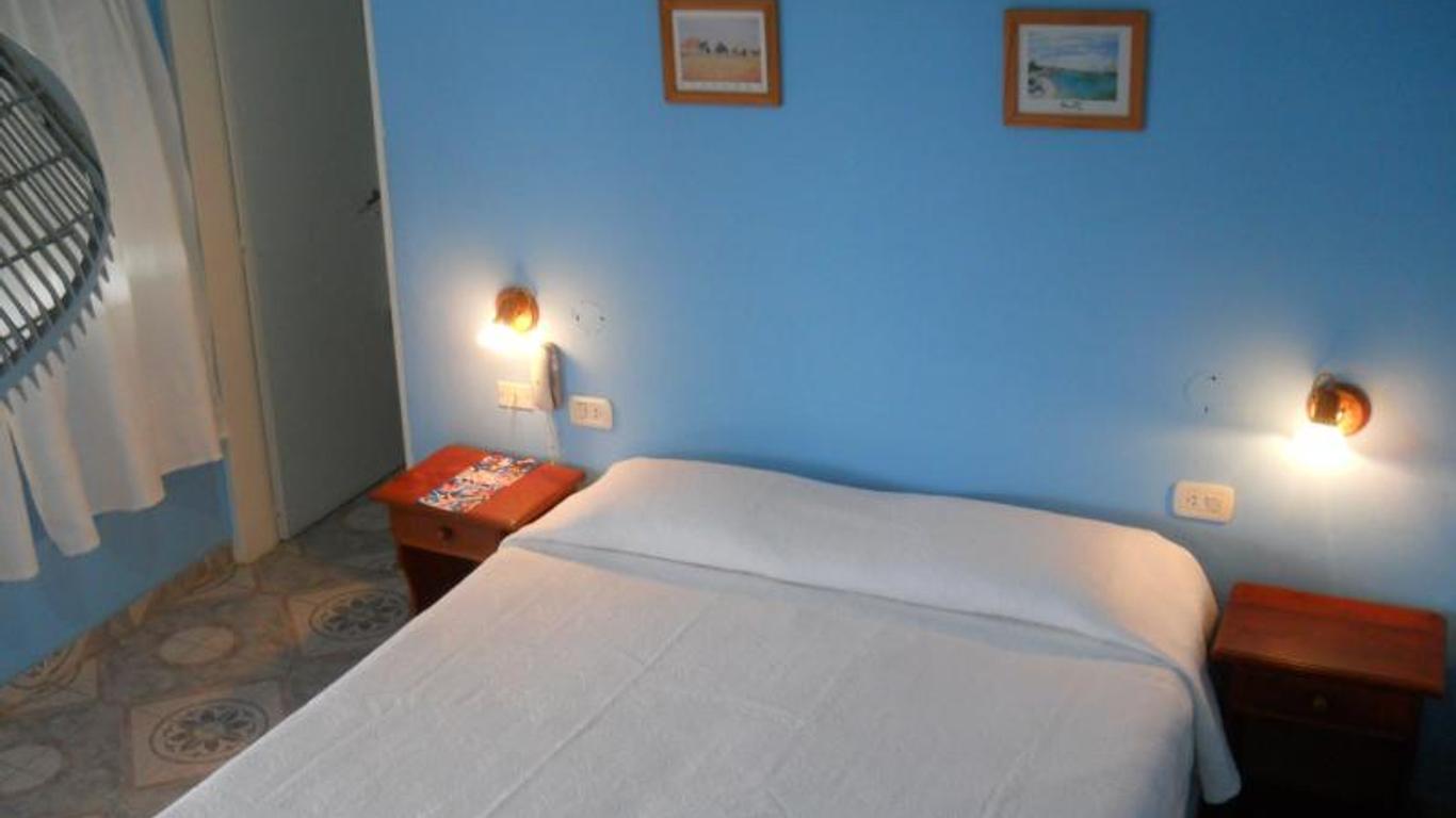 Dennisse Hotel