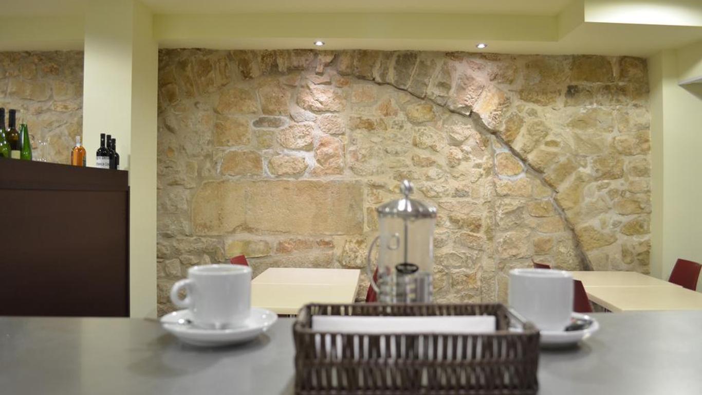 Hostal La Placeta