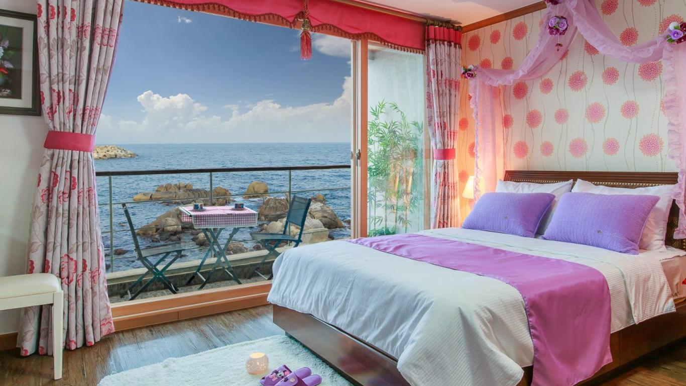 Yangyang Seaglow Rainbow Pension
