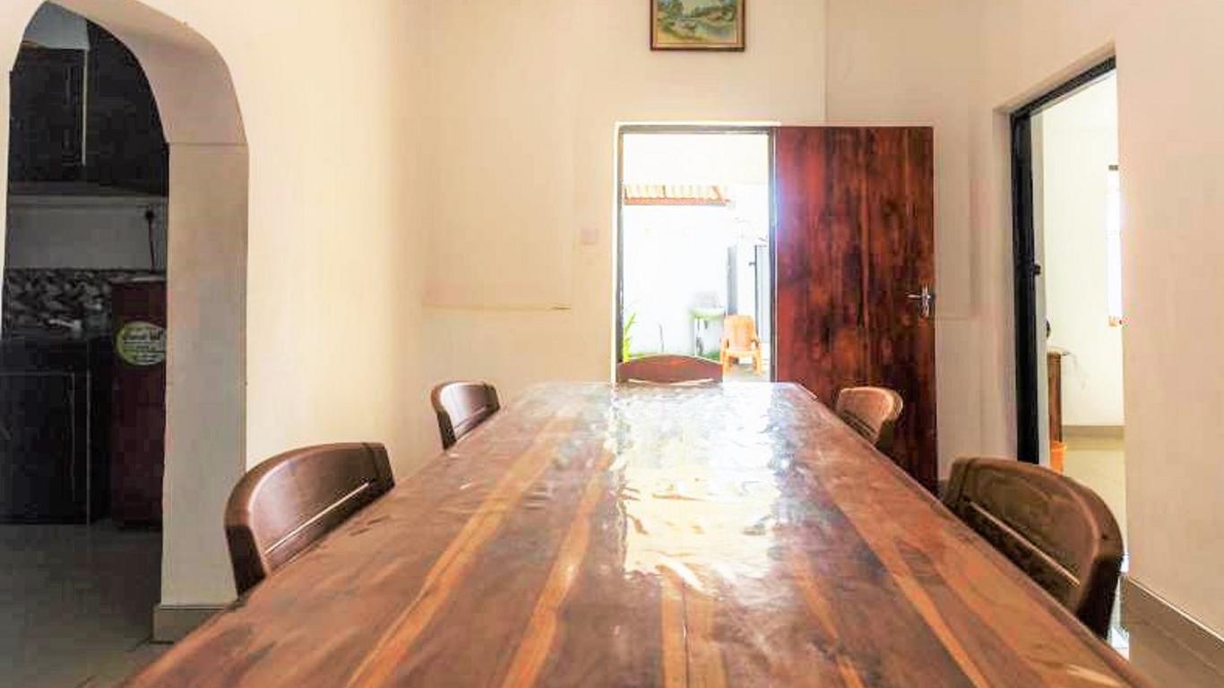 20 House Arugam