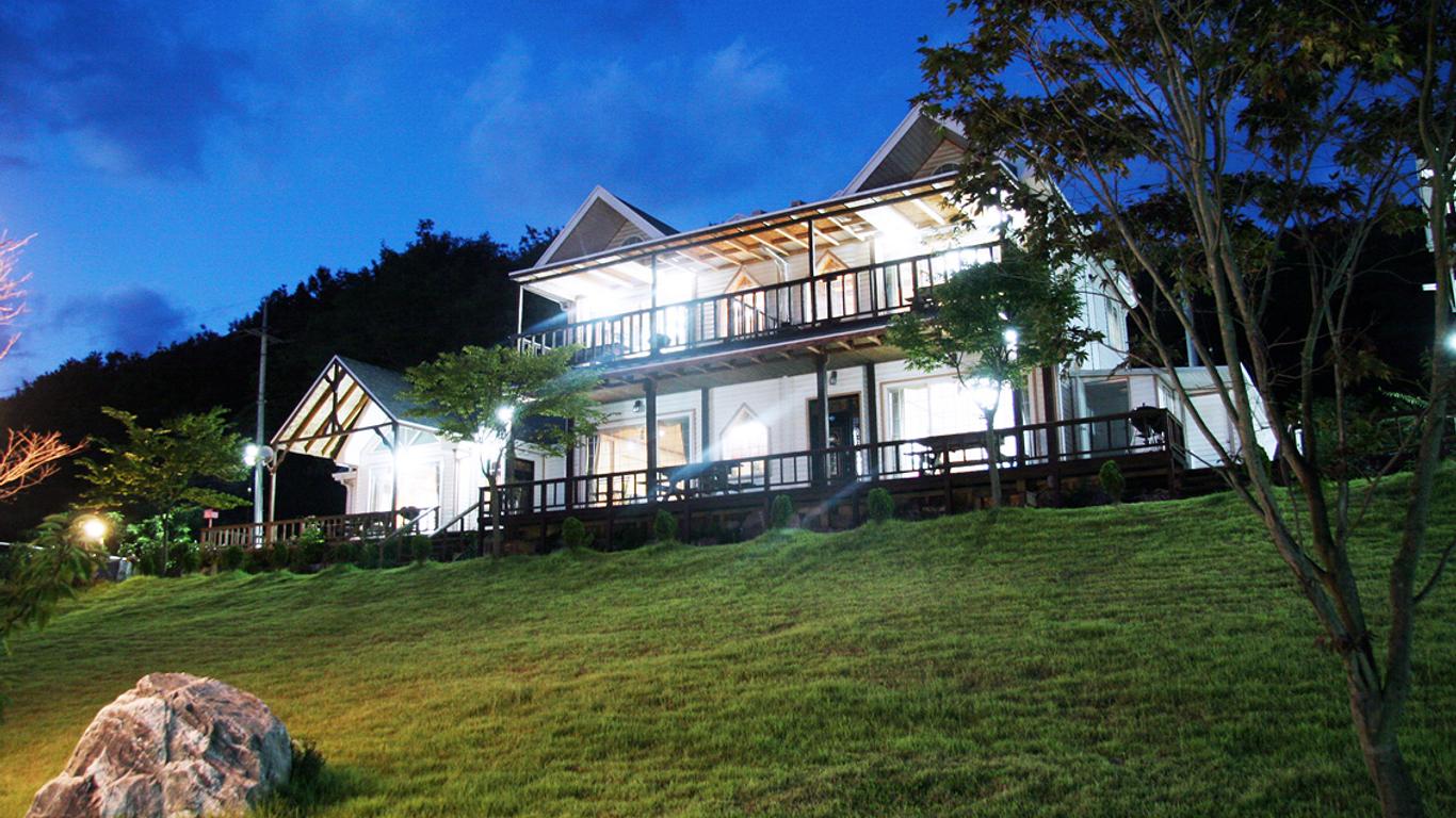 Anmyeondo Lake Park Pension