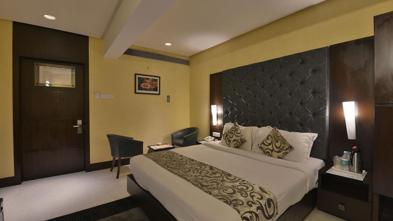Hotel The Golden Oak Raipur