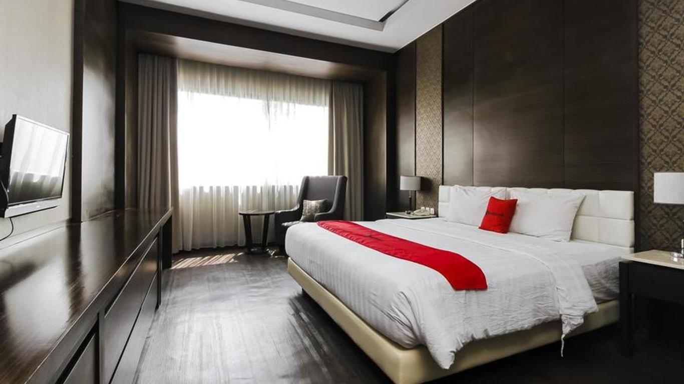 RedDoorz Premium @ Cimbeleuit Atas