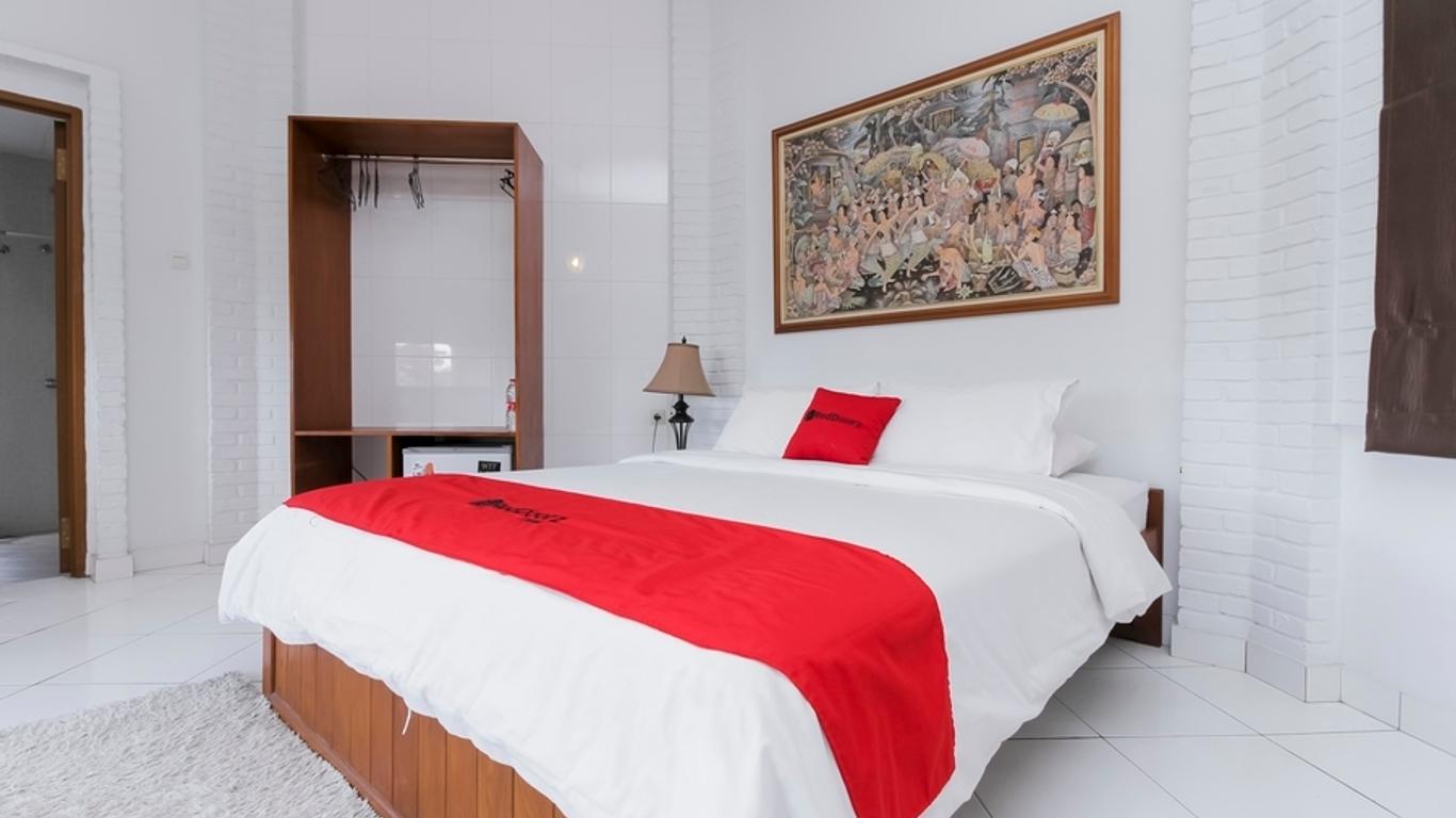 RedDoorz Plus near Dago Pakar