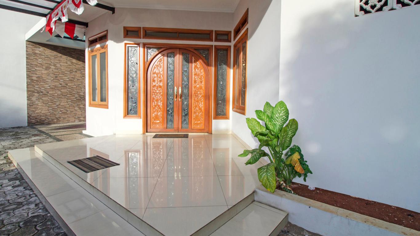 RedDoorz Plus Near Kelapa Dua Kebon Jeru