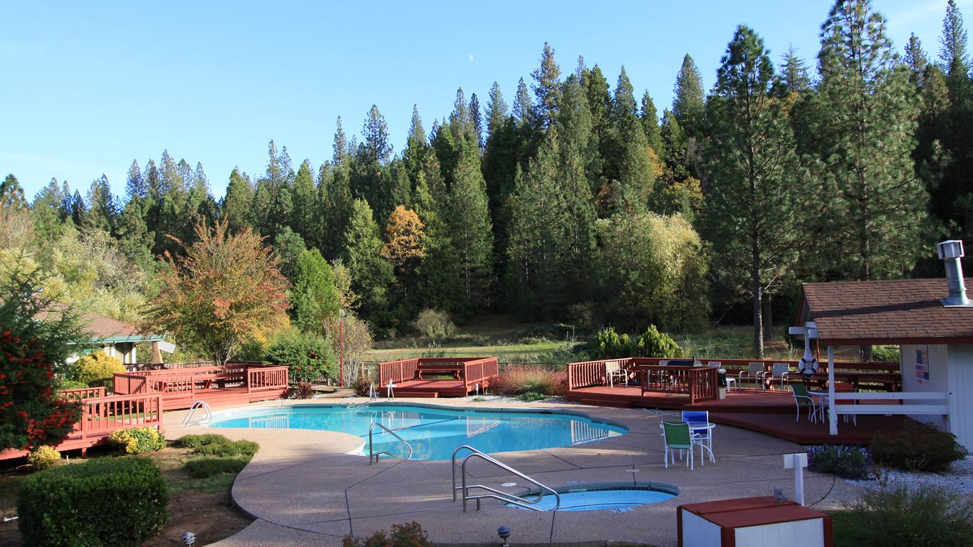 Pioneer Inn & Suites