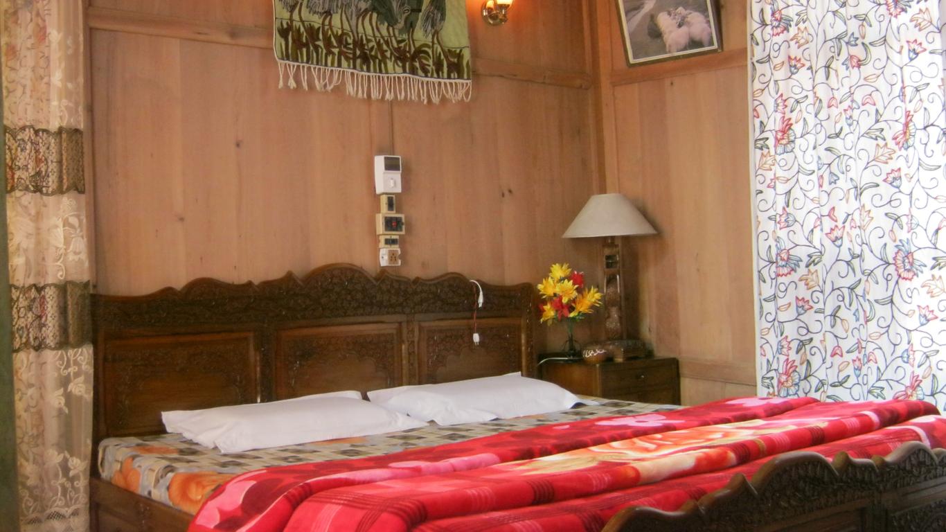 Houseboat Sweet Star