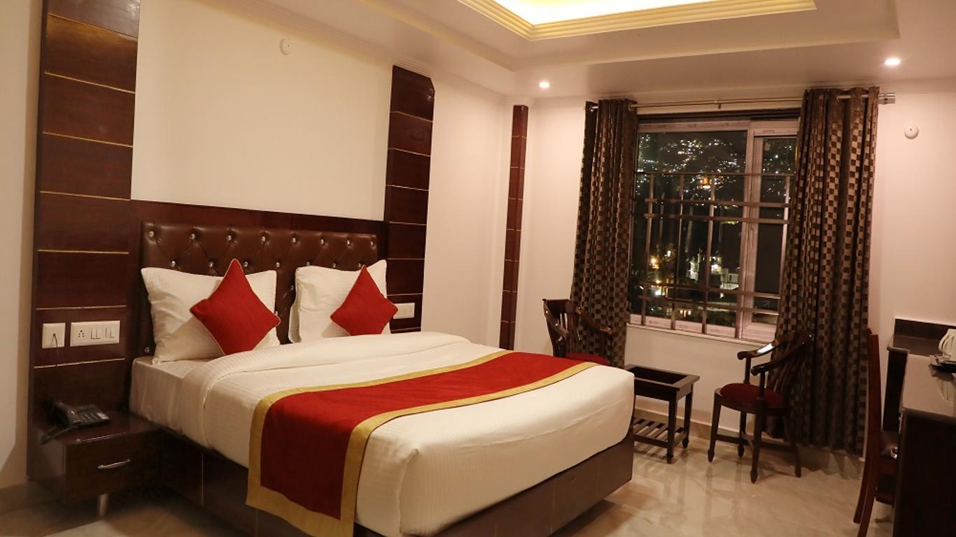Hotel The Grand White