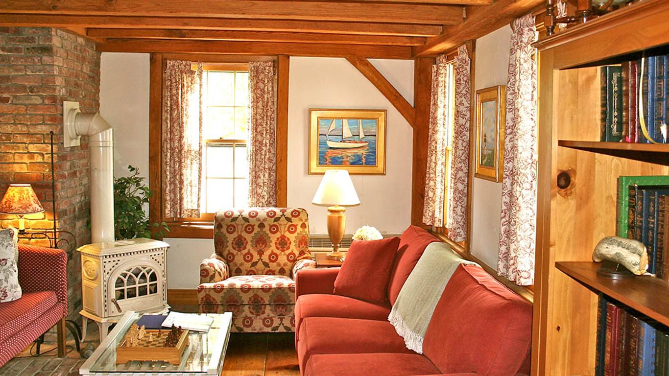 Seven Sea Street Inn