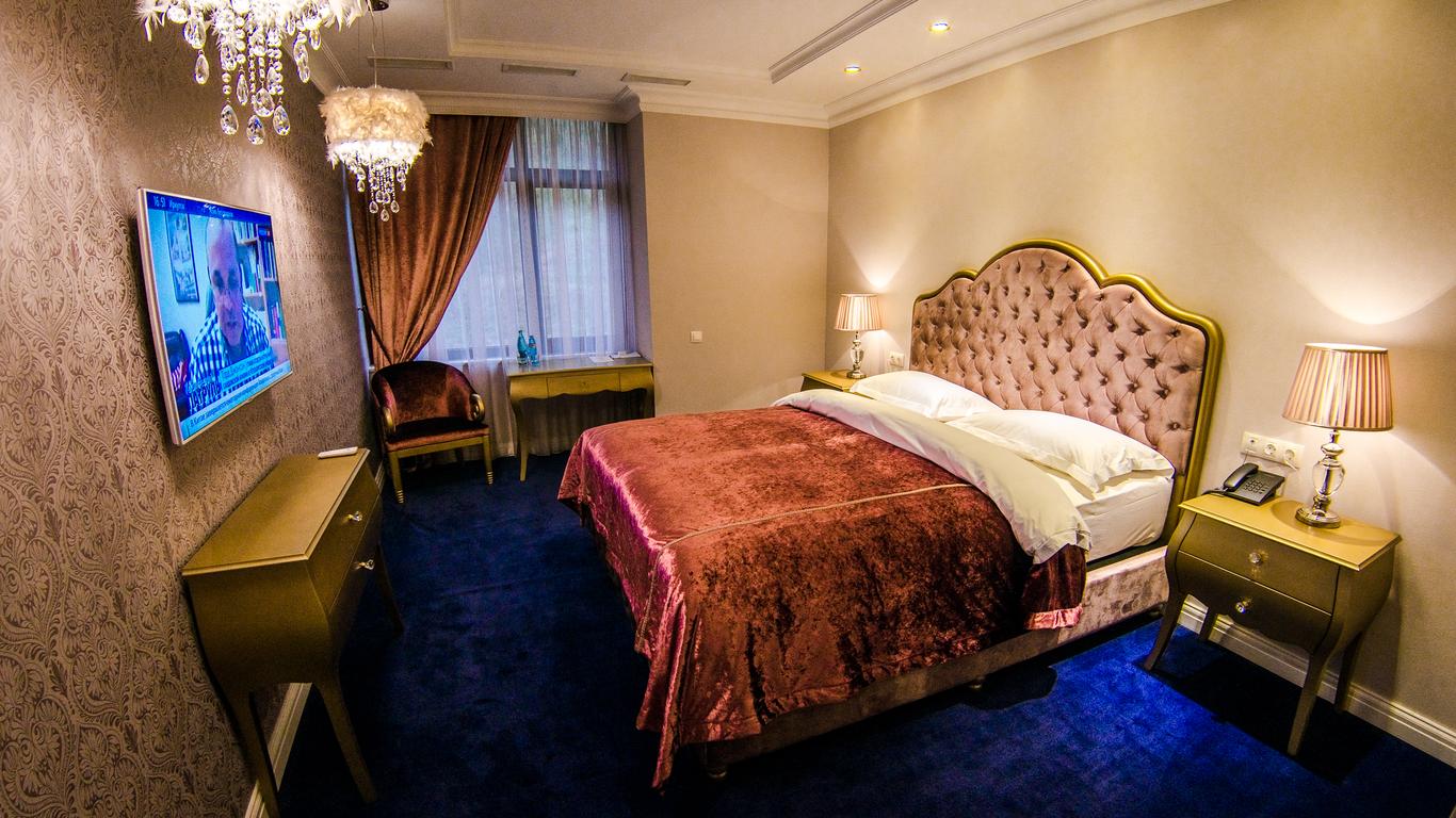 Royal Hotel